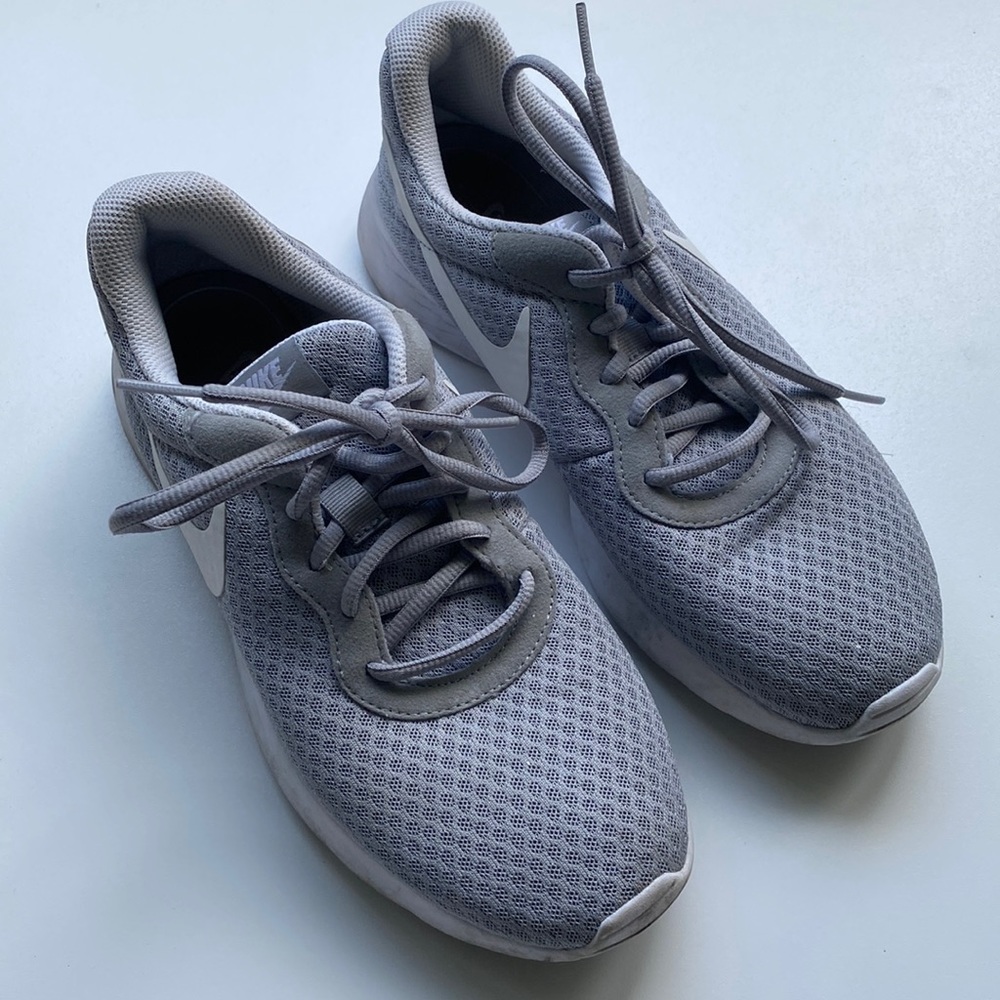 Nike Womens Tanjun Sneaker, Size 9